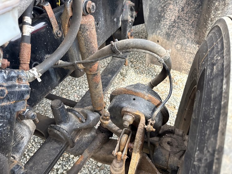 2018-freightliner-122sd-image-11