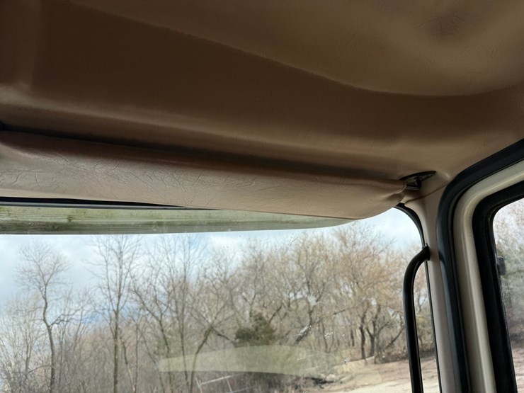 #1049-•-2005-mack-granite-tri-axle-dump-image-51