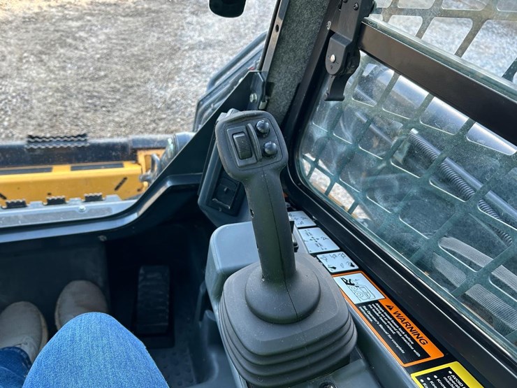 2024-deere-325g-image-21