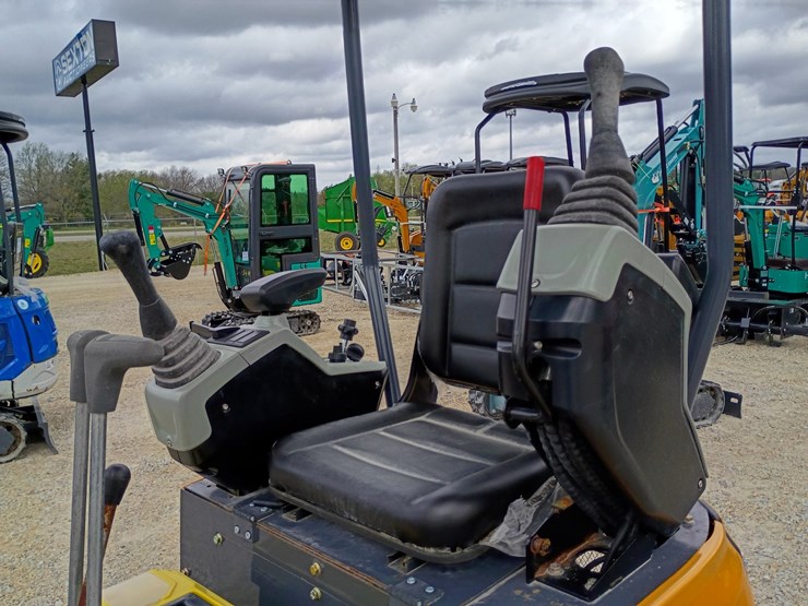 #24166-•-2025-agt-xz20r-mini-excavator-image-12