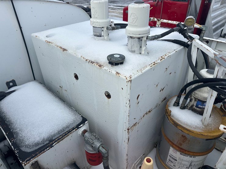 1995-international-8100-image-43