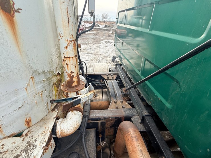 1999-mack-dm690-image-21