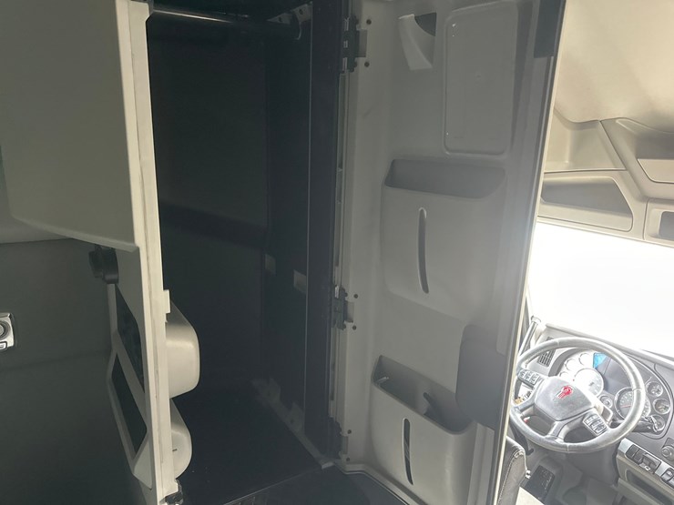 2020-kenworth-t680-image-61