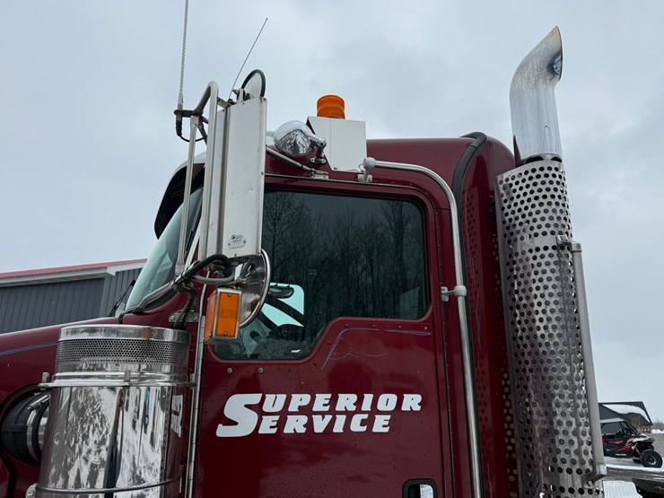 2011-kenworth-t800-image-11