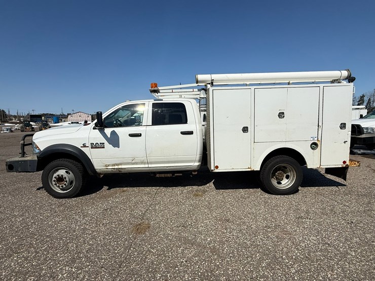 #1062-•-2015-ram-5500-heavy-duty-service-truck-image-2