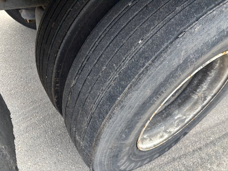 2005-gmc-t7500-image-106