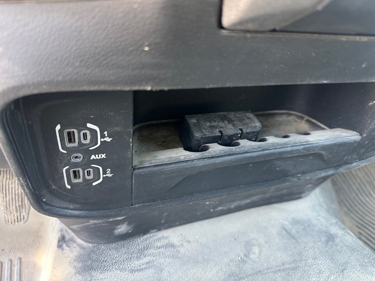 2020-dodge-3500-image-44