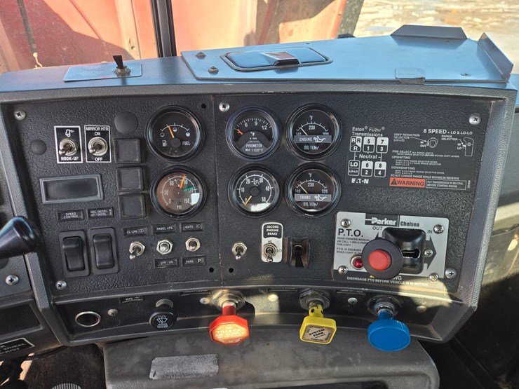 2000-mack-rd688s-image-63