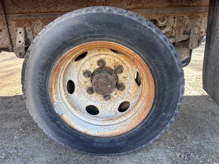 2012-isuzu-npr-image-57