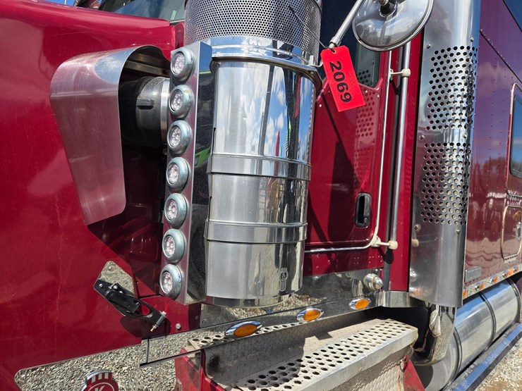 2006-kenworth-w900-image-13