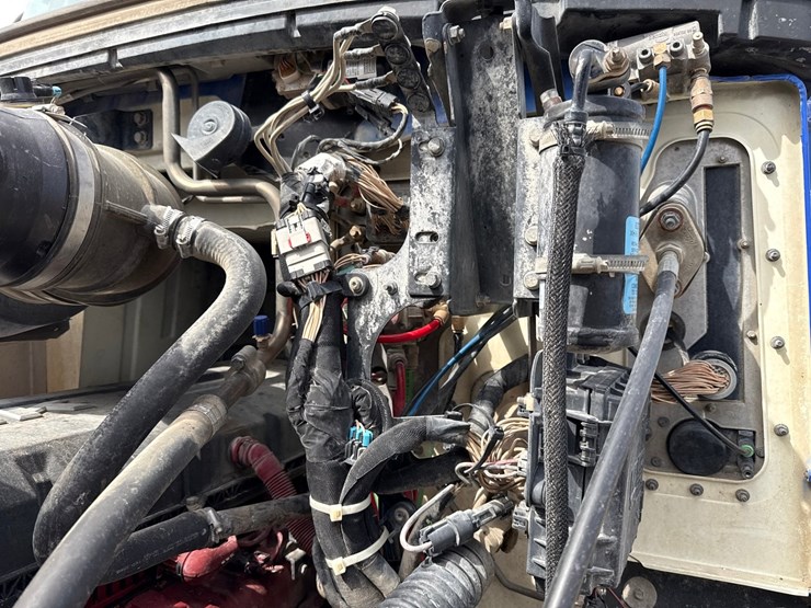 2019-massey-ferguson-8-image-10