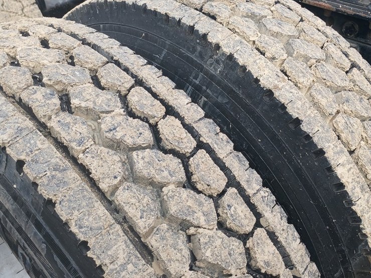 2012-massey-ferguson-8-image-70