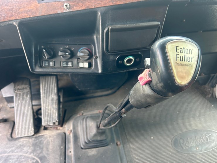 1998-peterbilt-379-image-55