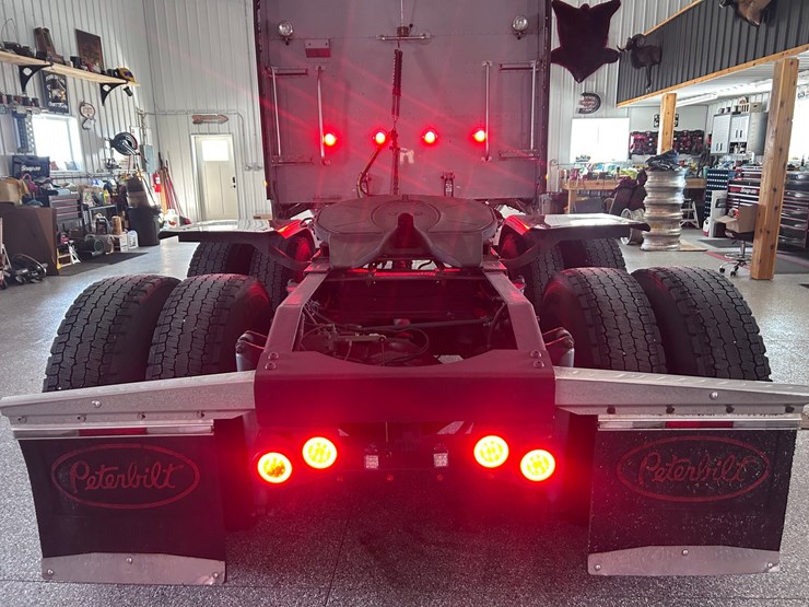 2007-peterbilt-379-image-136