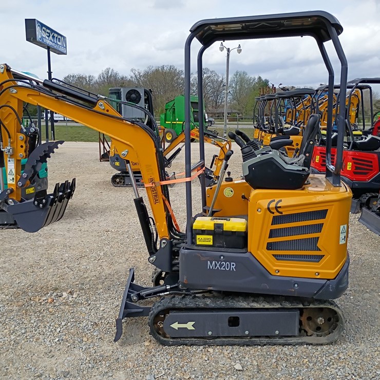 #24174 • 2025 AGT MX20R Mini Excavator