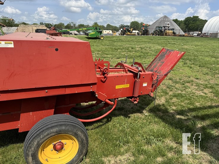 new-holland-565-image-10