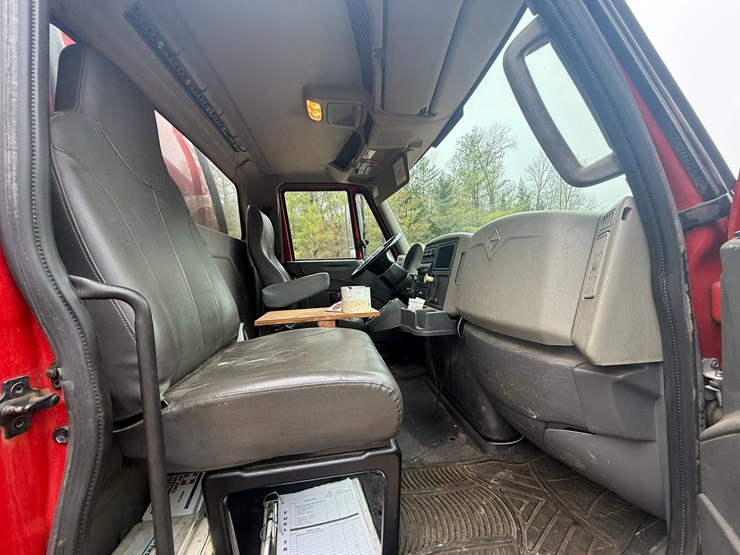 2012-international-7400-image-60