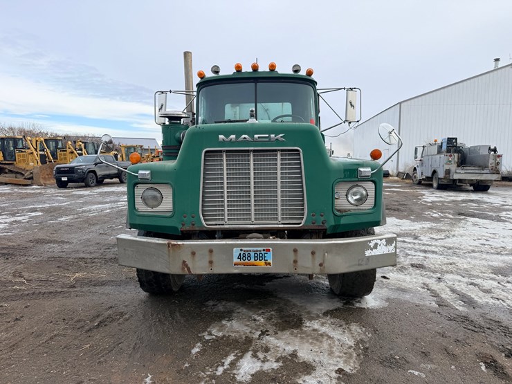 1999-mack-dm690-image-2