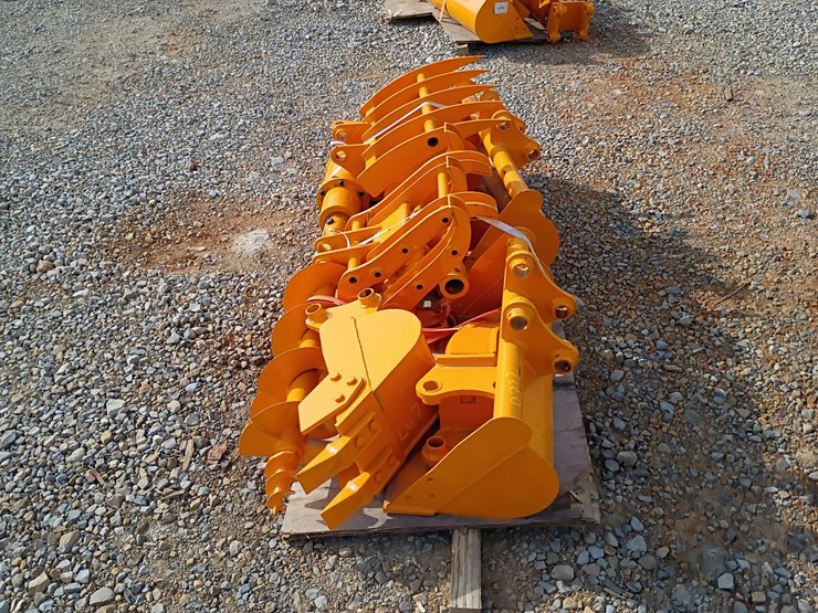 #23922-•-excavator-attachment-set-image-2