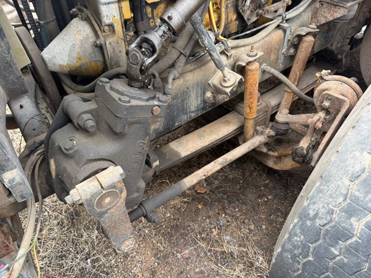 #1117-•-volvo-whitegmc-day-cab-truck-tractor-image-10