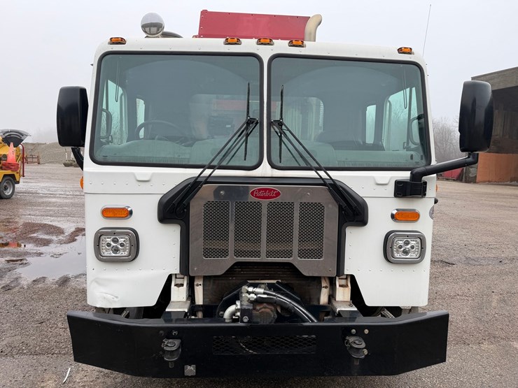 #1360-•-2019-peterbilt-pb520-side-load-garbage-truck-image-8