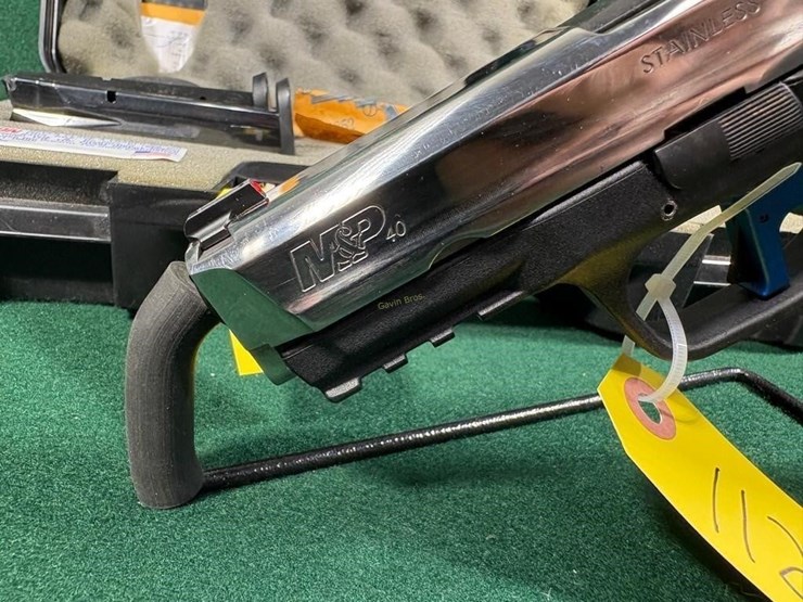 smith-&-wesson-m&p-40---40-s&w-pistol-image-6