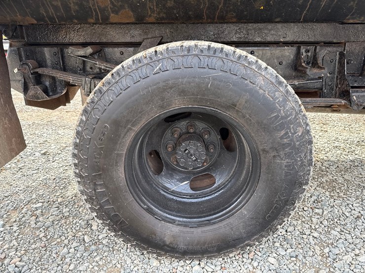 2005-chevrolet-3500-image-42