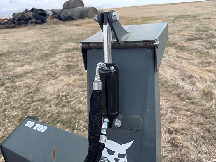 2021-bobcat-sb200-snowblower-image-9