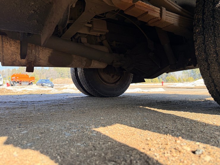 2001-isuzu-npr-image-53