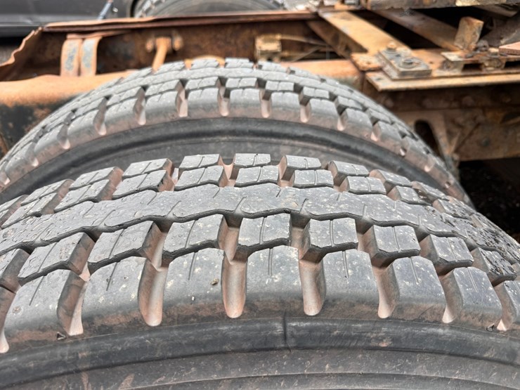 1996-mack-ch613-image-70