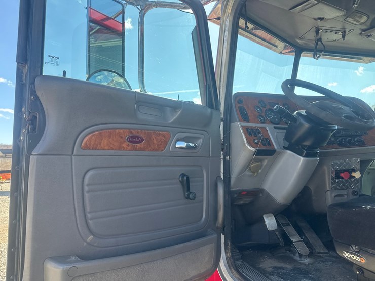 2008-peterbilt-386-image-24
