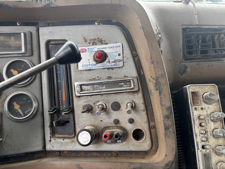 1997-ford-lt8000-image-42