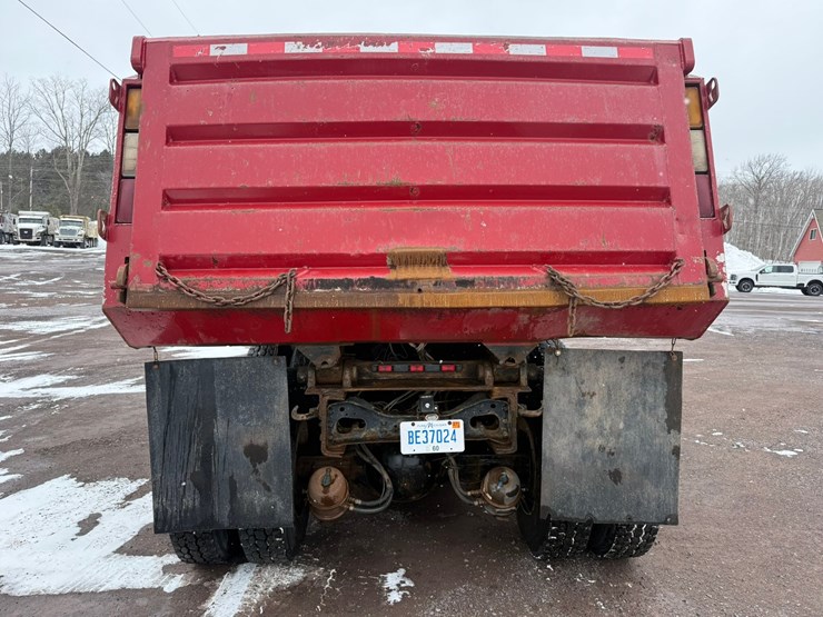 #1052-•-2007-international-7600sfa-tri-axle-dump-truck-image-4