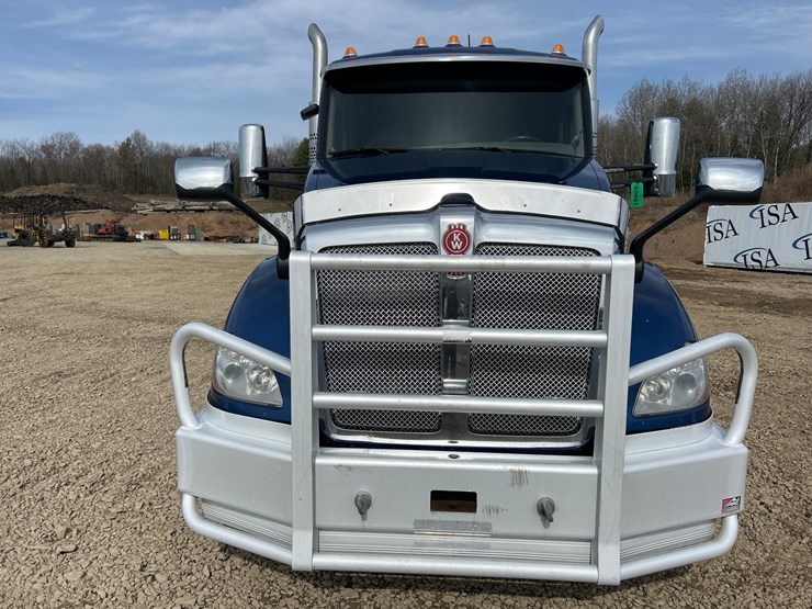 2019-kenworth-t680-image-8