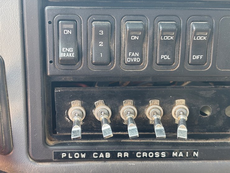 2006-international-7600-image-40