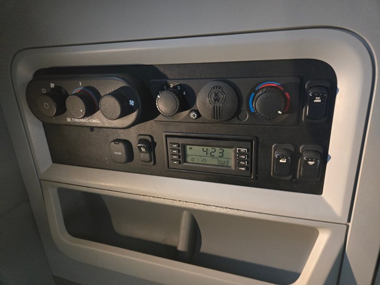 2017-kenworth-t680-image-87