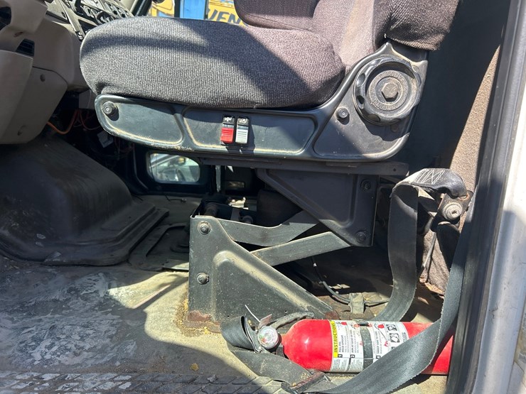 2005-massey-ferguson-8-image-52