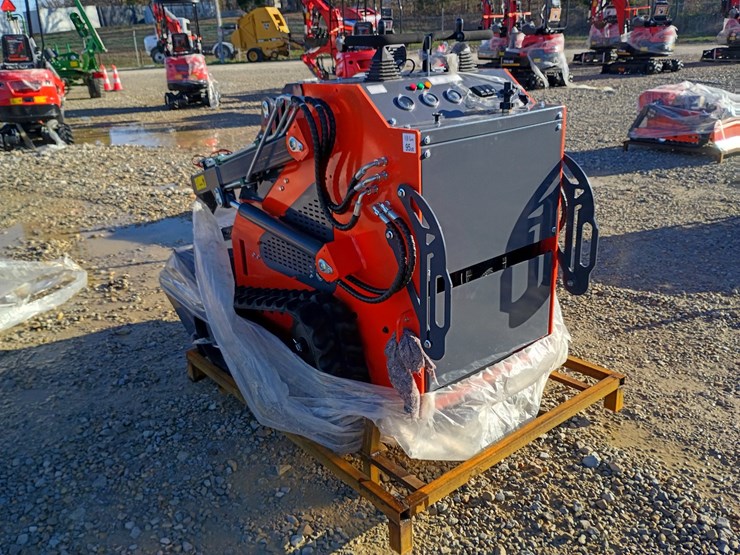 #l19-012-•-2026-tpm-t460-mini-skid-steer-image-2