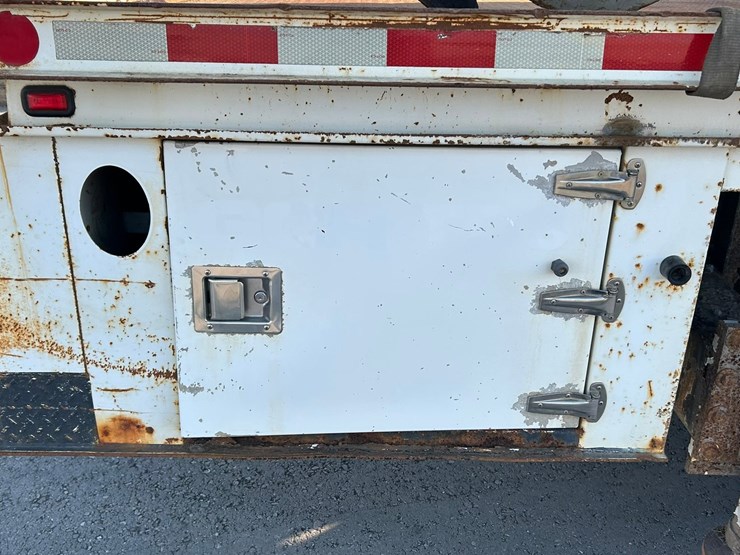 peterbilt-365-image-19