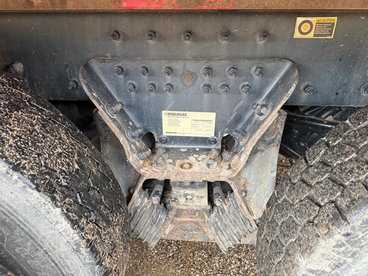 #1360-•-2019-peterbilt-pb520-side-load-garbage-truck-image-38