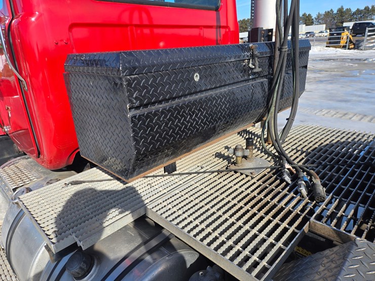 2000-mack-rd688s-image-22