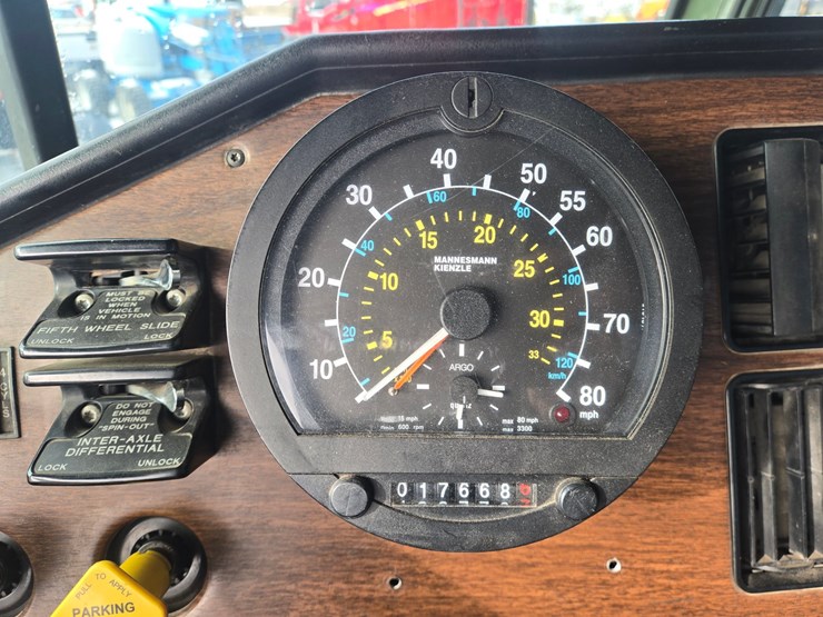 1992-massey-ferguson-8-image-76