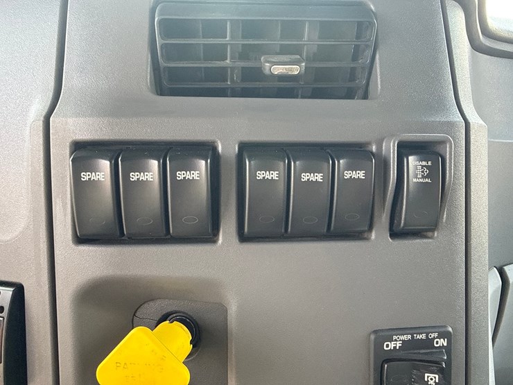 2016-massey-ferguson-8-image-74