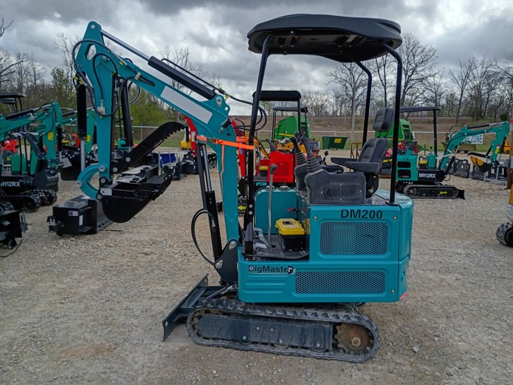 #24167-•-2025-diesel-digmaster-dm200-mini-excavator-image-1