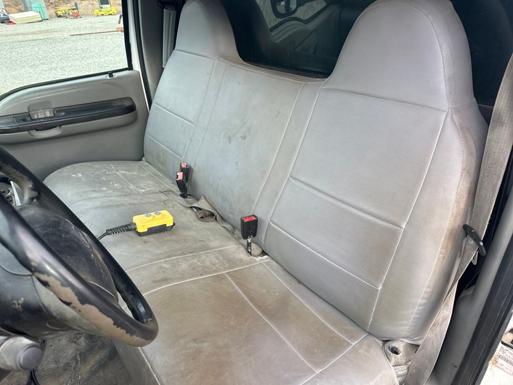 2006-ford-f550-image-34