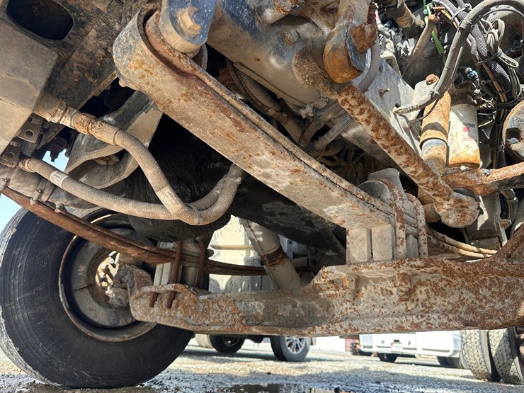 2015-peterbilt-337-image-49