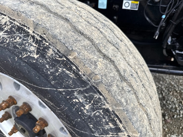 2016-massey-ferguson-8-image-95