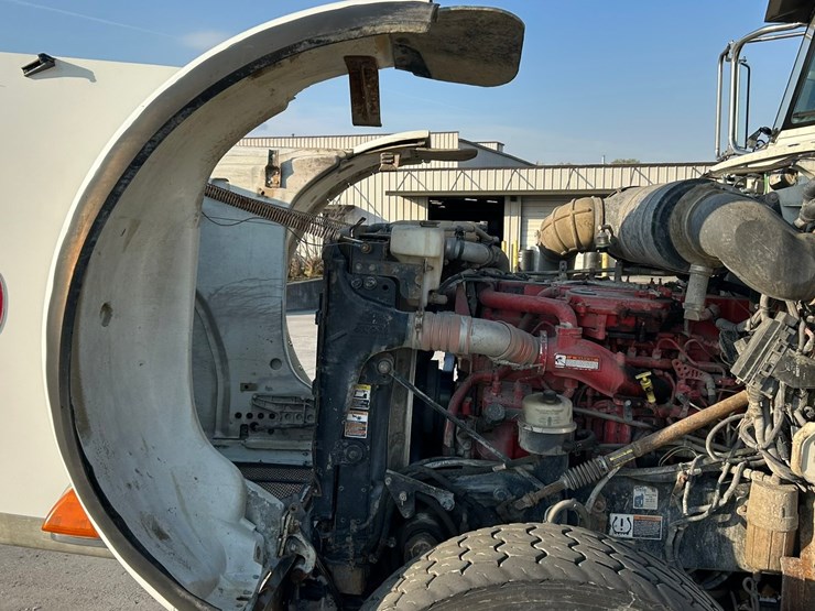 peterbilt-365-image-76