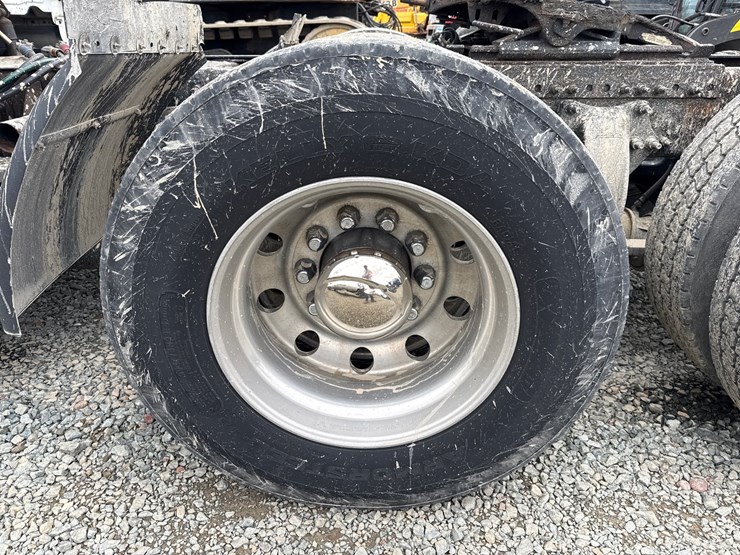 2016-massey-ferguson-8-image-71