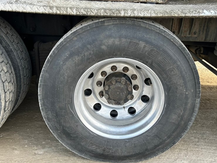 #2237-•-2006-mack-tri-axle-concrete-placement-truck-image-89